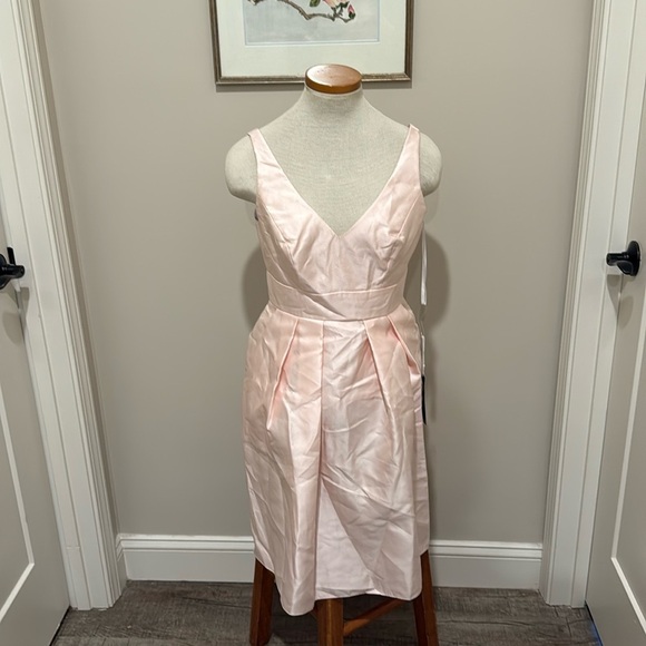 NWT!! ALFRED SUNG - V-NECK PLEATED SKIRT COCKTAIL DRESS WITH POCKETS - BLUSH - 4 - Picture 3 of 12